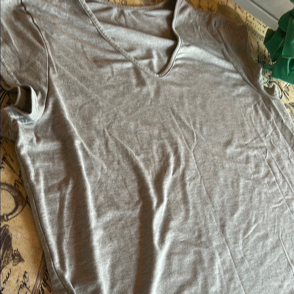 Women's V-Neck Short Sleeve Top - Gray